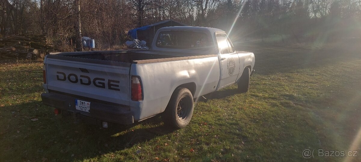 Dodge D200 - 2