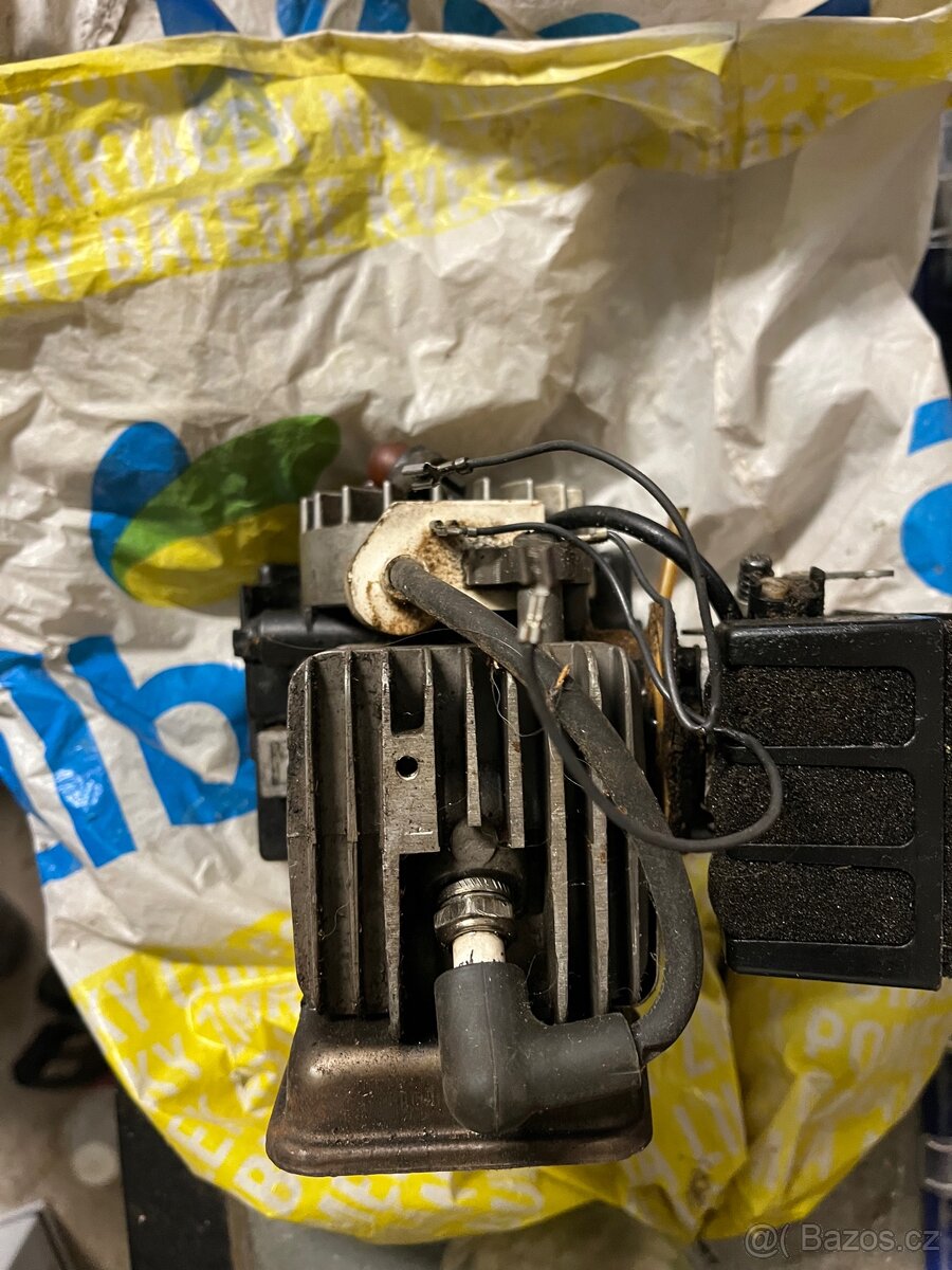 Motor z motorové pily - 2