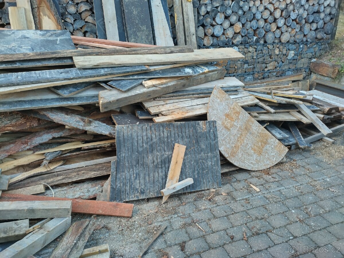 Palivové dřevo ze stavby - 2