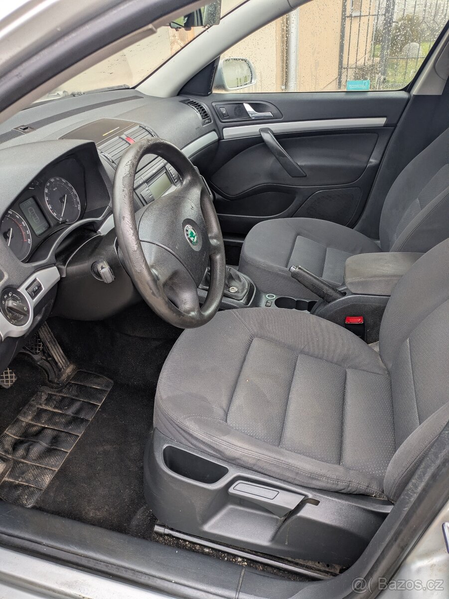 Škoda Octavia combi, šedá metal - 2