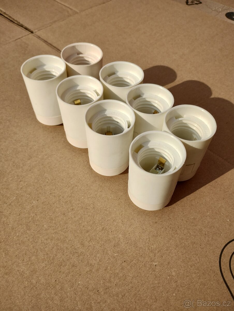 Objímka plastová E27, hladká - 2