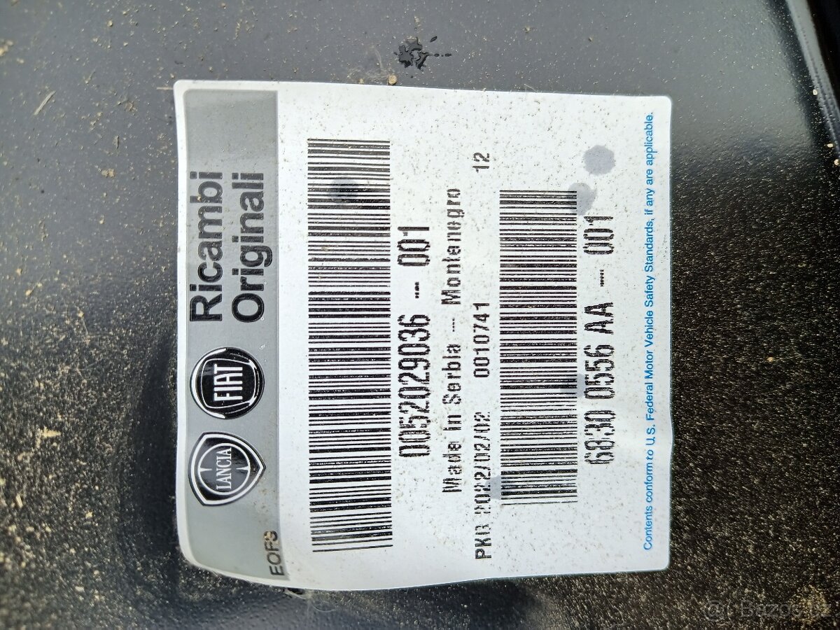 Výřezový díl levé bočnice Fiat 500L - 2