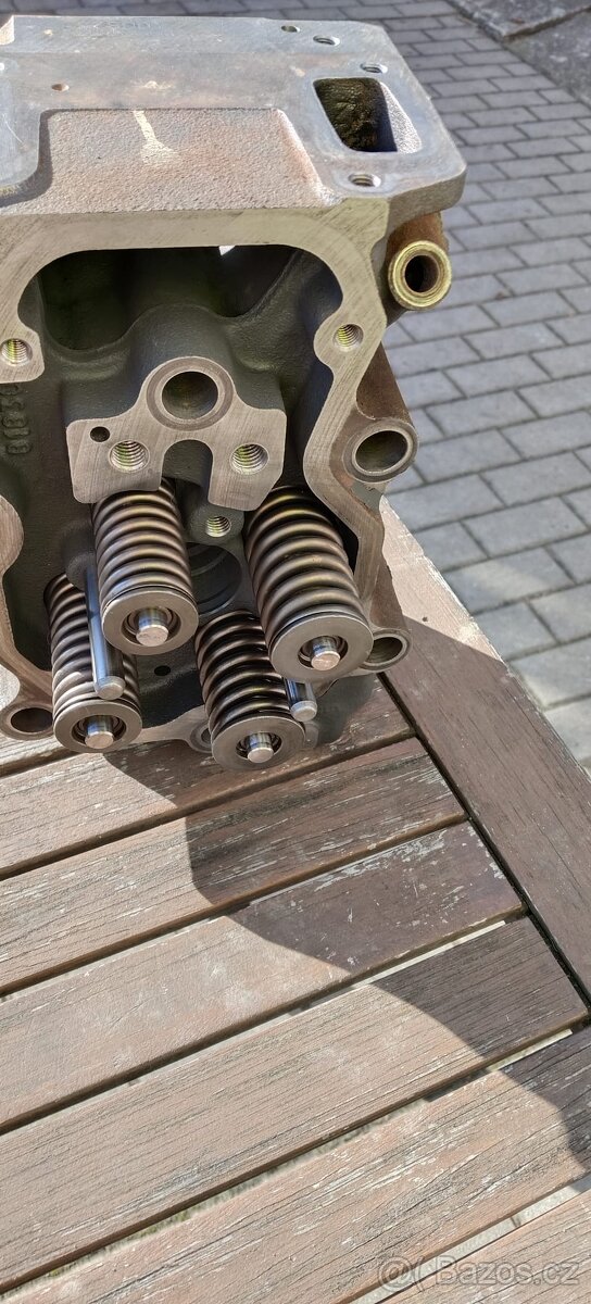 Scania V8 Hlava válců - 2