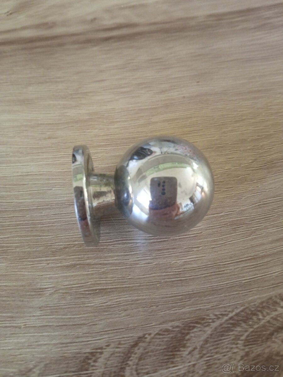 Úchytky na skříňky - 2