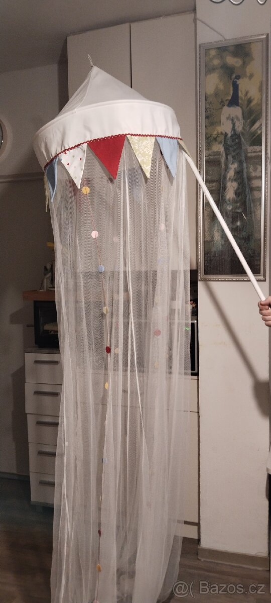 Nebesa nad postýlku - 2