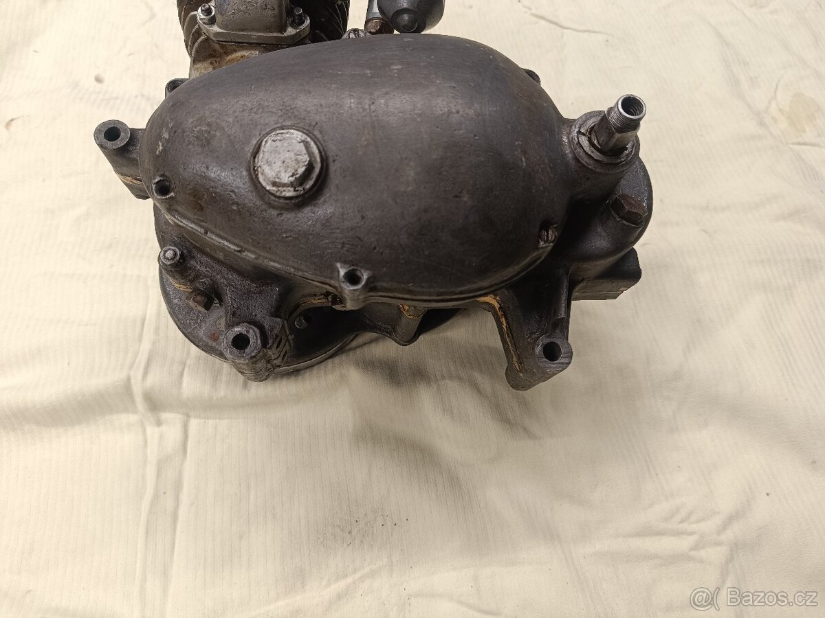 Jawa robot 100 motor prvomodel - 2