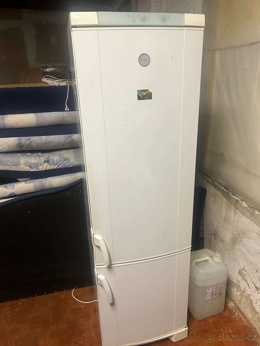 Lednice s mrazakem Electrolux s dovozem - 2