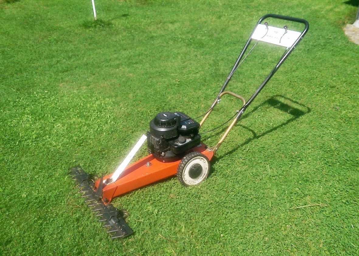 Benzinová hřebenová sekačka - 2