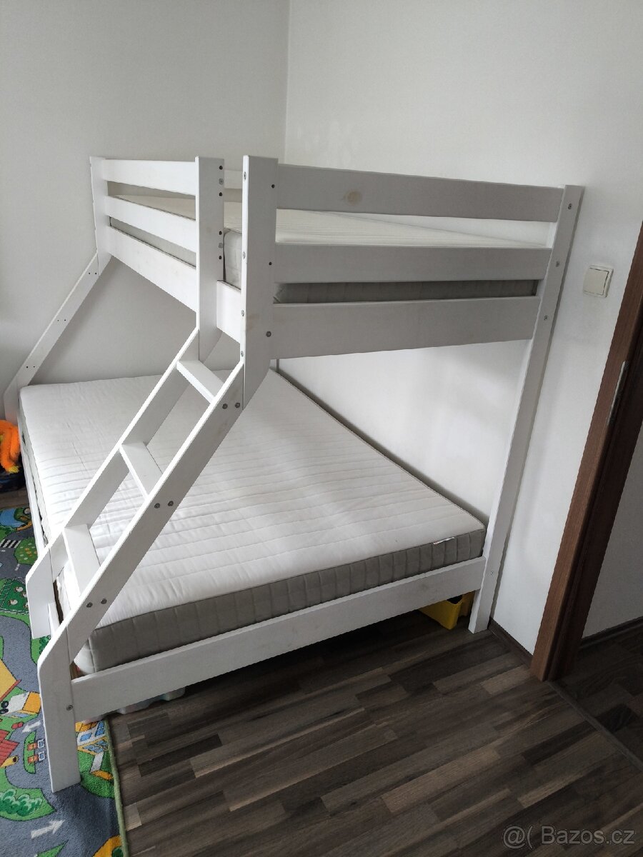 Prodám patrovou postel+rošty+matrace. - 2