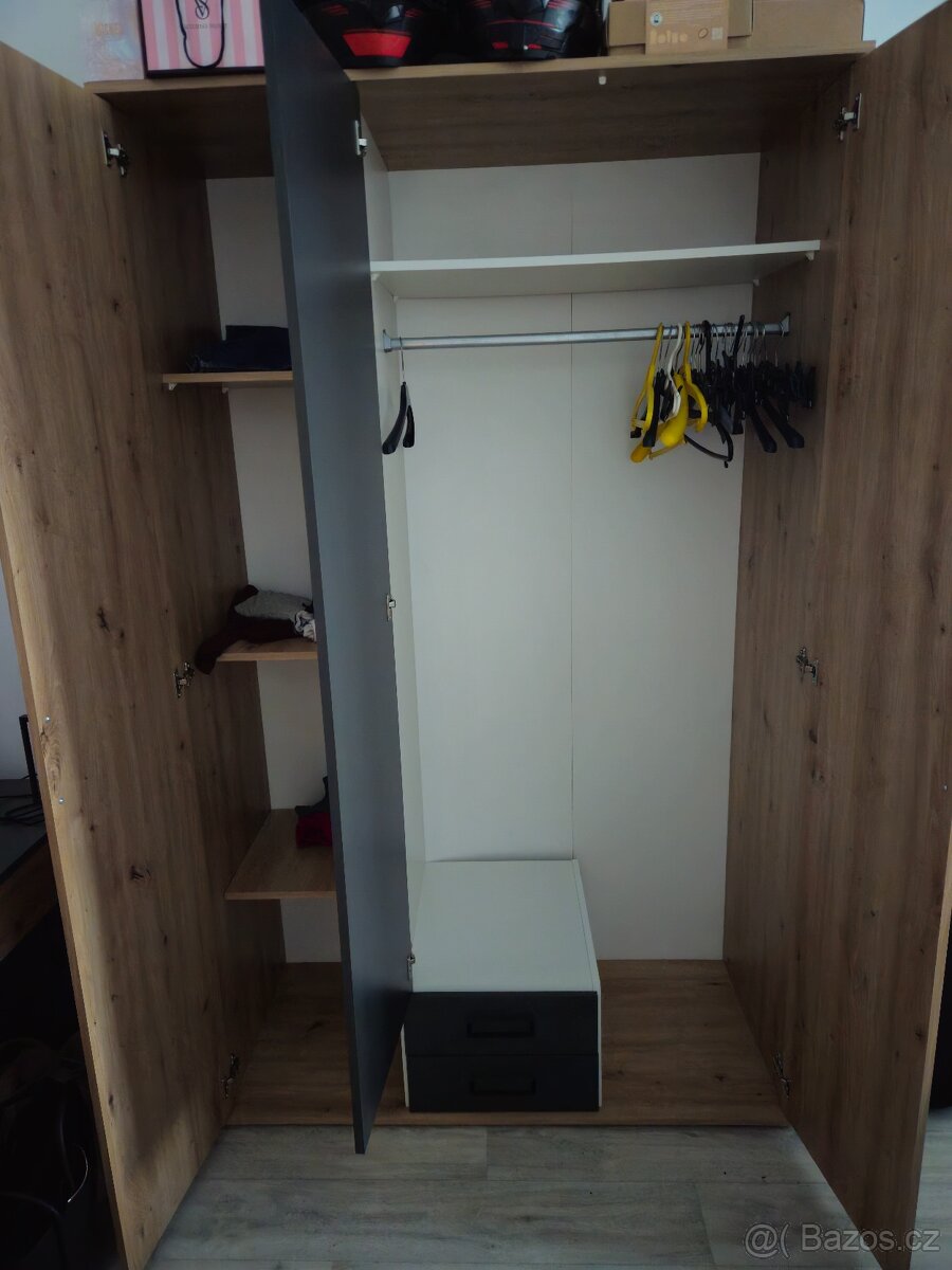 Šatní skříň - 2