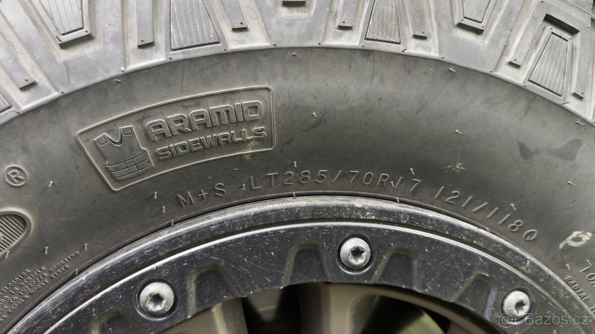 Nokian rock proof 285/70 r17 - 2