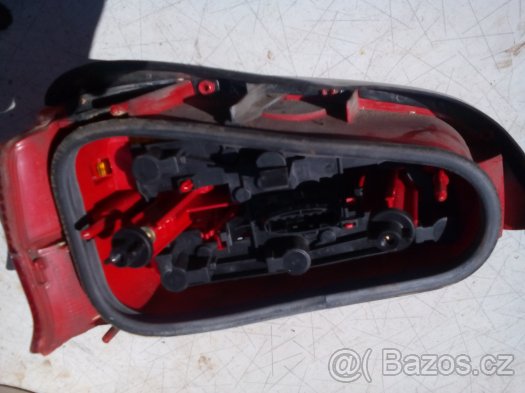 Prodám na Peugeot 106 PZ lampu - 2
