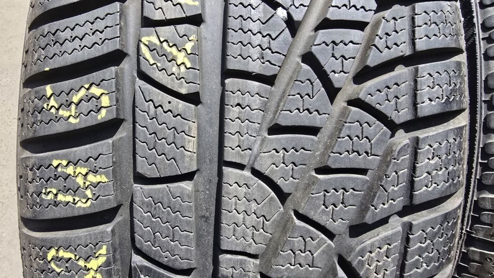 Zimní pneu 245/40/19 Pirelli - 2