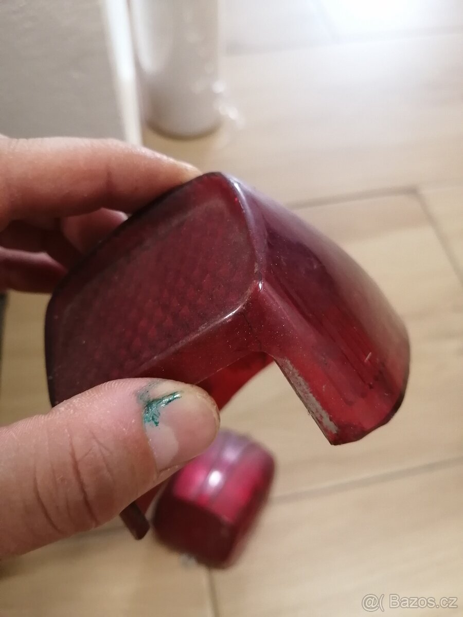 Zadni kryty svetel na Jawa. - 2