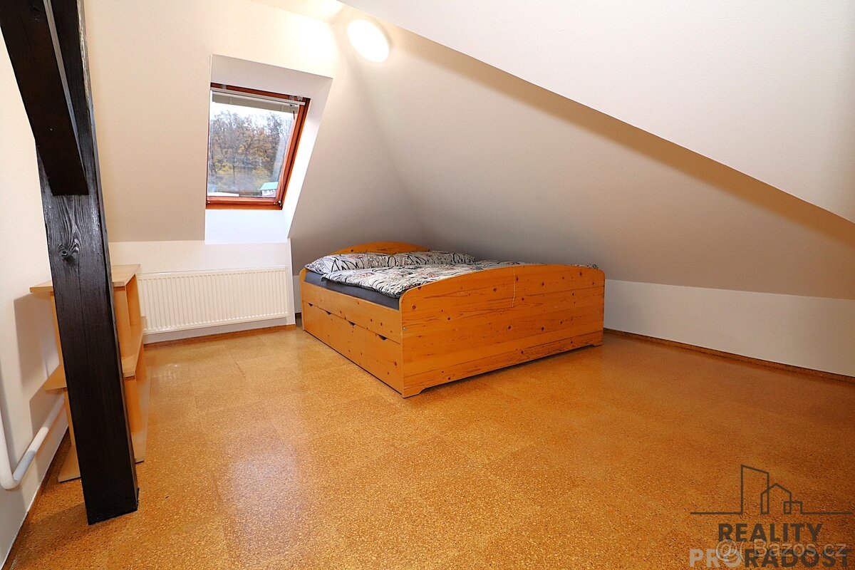 Pronájem unikátního podkrovní bytu 2+kk (77 m²), klimatizace - 2