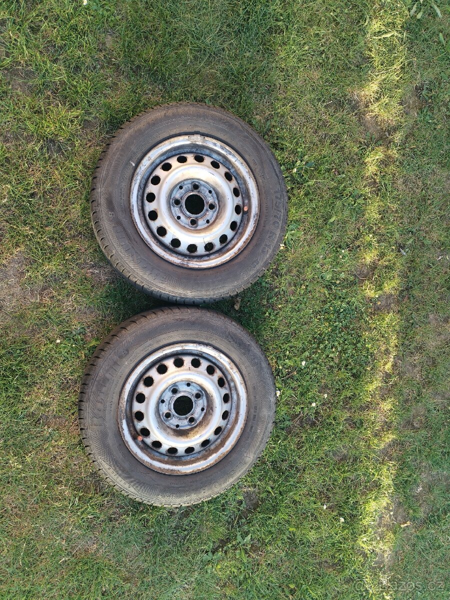 Prodám 2ks ocelových disků s letními pneu 175/70 R13 - 2