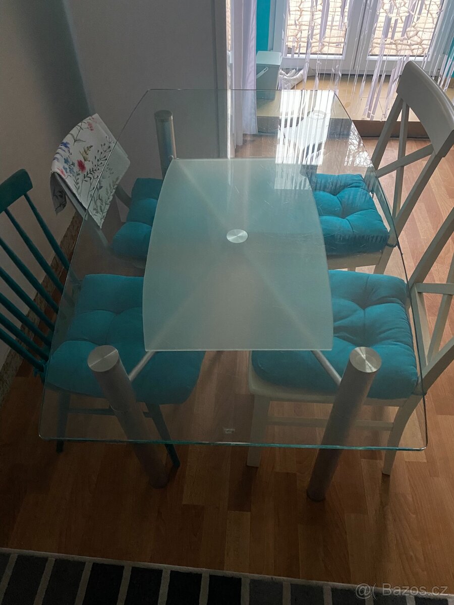 Jídelní stůl - 2