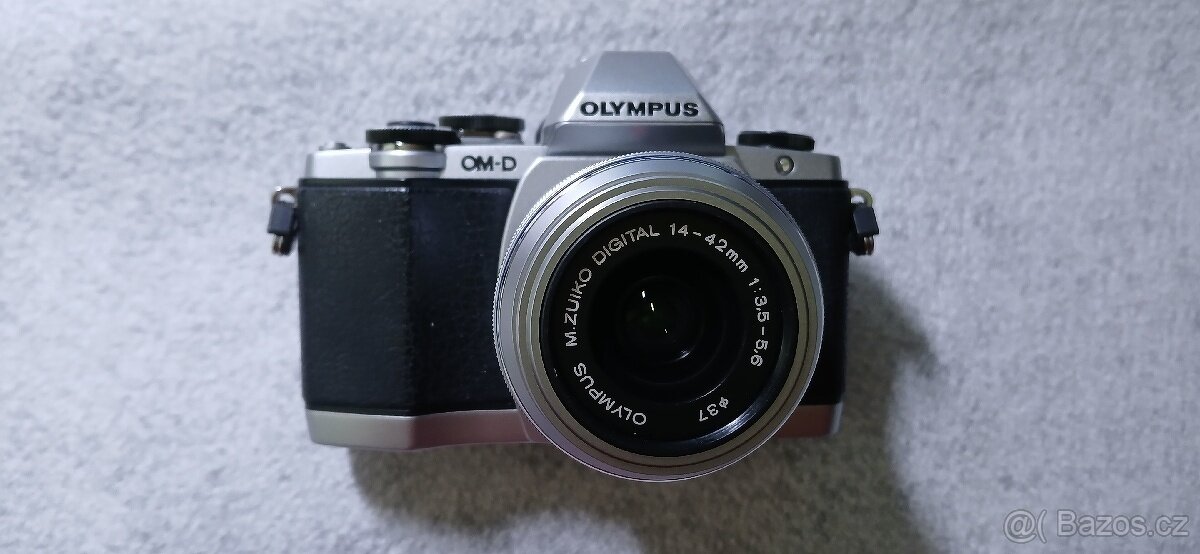 Olympus OM-D E-M10 a objektiv 14-42mm m4/3 - 2