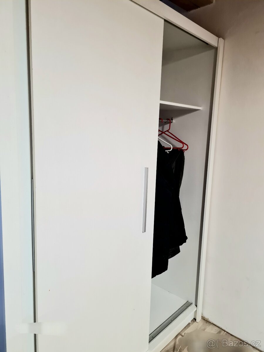 Skříň bílá wintige v dobrém stavu Málo využitá - 2