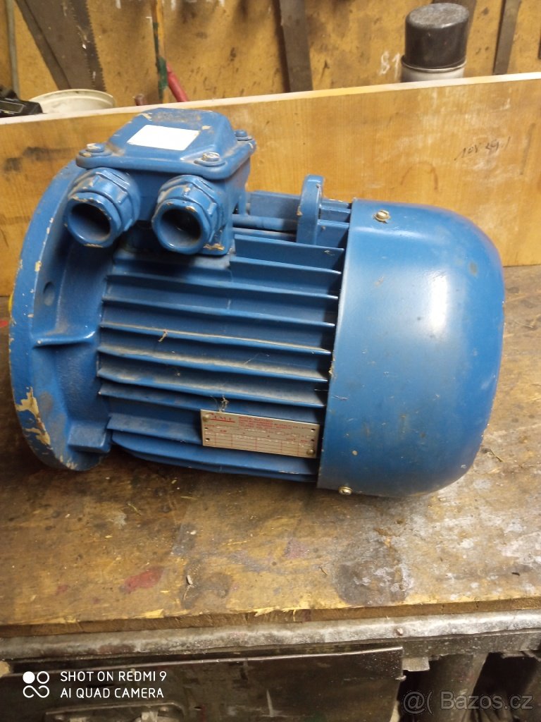 elektr . prirubovy motor silný dle štítků - 2