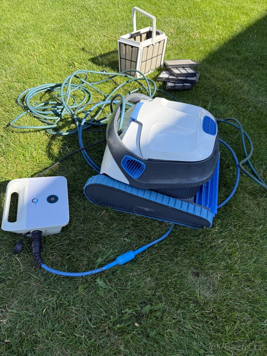 robotický bazénový vysavač Maytronics Dolphin S200 - 2
