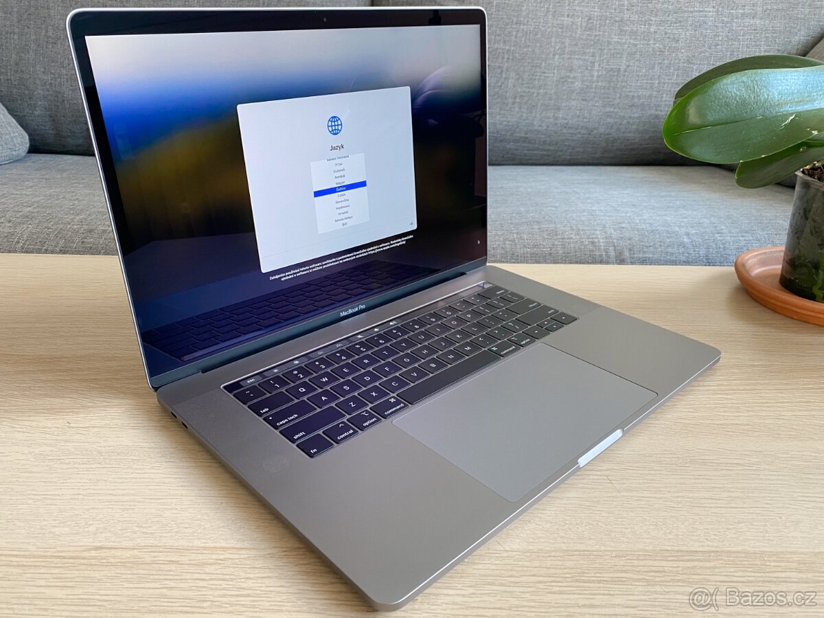 100% JAKO NOVÝ Apple MacBook Pro 15" s Core i9 - ZÁRUKA - 2