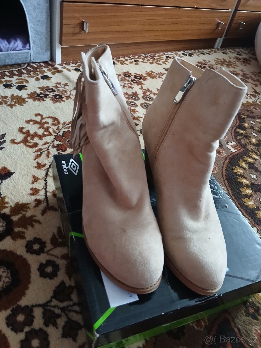 Béžové semišové boty Baťa vel. 39 - 2