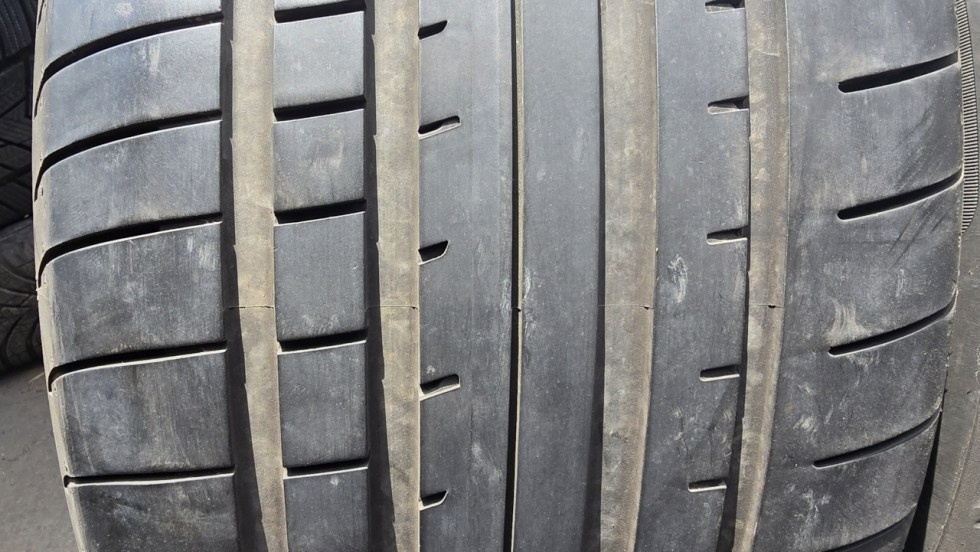 Letní pneu 275/35/19 Good Year Run Flat - 2