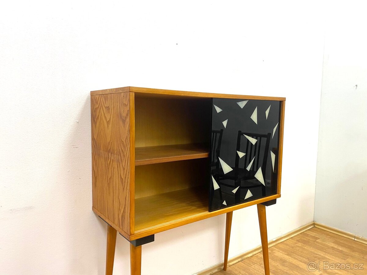 Retro komoda 60. léta Brusel —- - 2