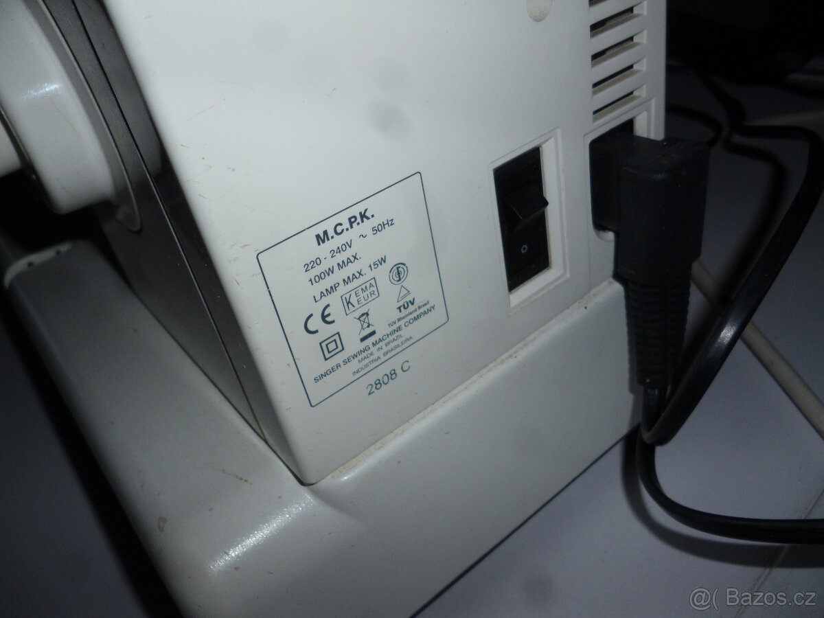 šicí stroj singer+příslušenství - 2