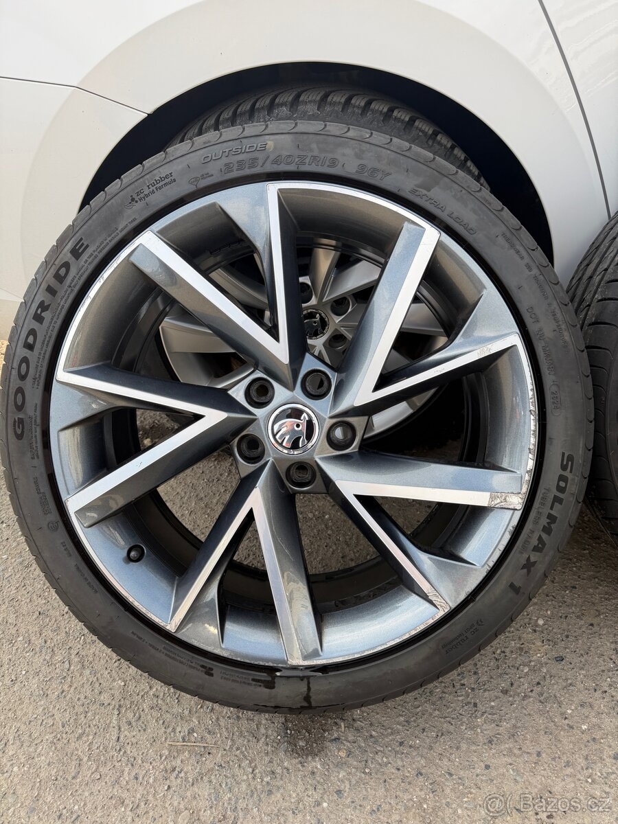 Prodám alu vega +pneu - 2