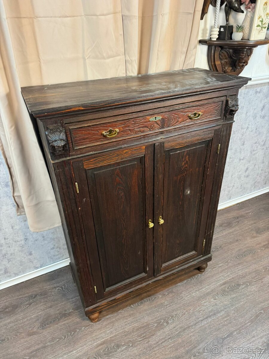 Starožitná skříň (143016) - 2