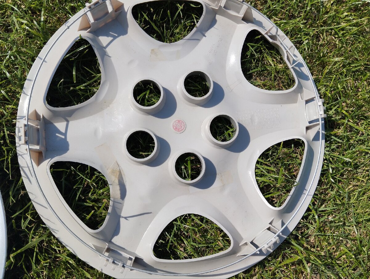 Poklice, kryty kol Mazda r15 - 2