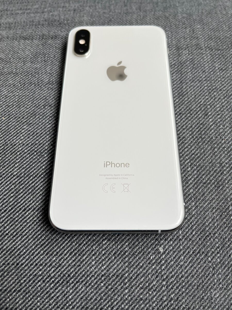 Apple Iphone XS / Silver / 64gb - 2