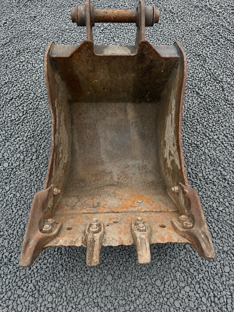 60cm lžíce na JCB 3CX - 2
