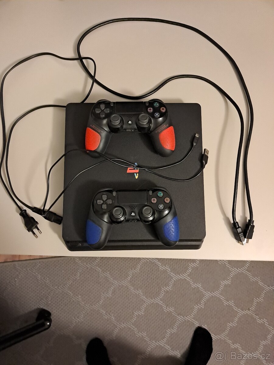 Playstation 4 slim 1TB výborný stav - 2