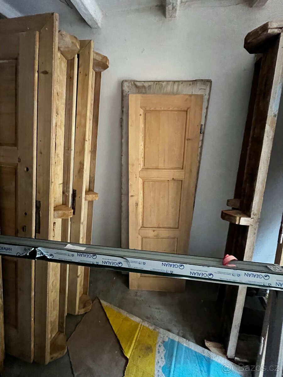 Prodám dřevěné dveře k renovaci - 2