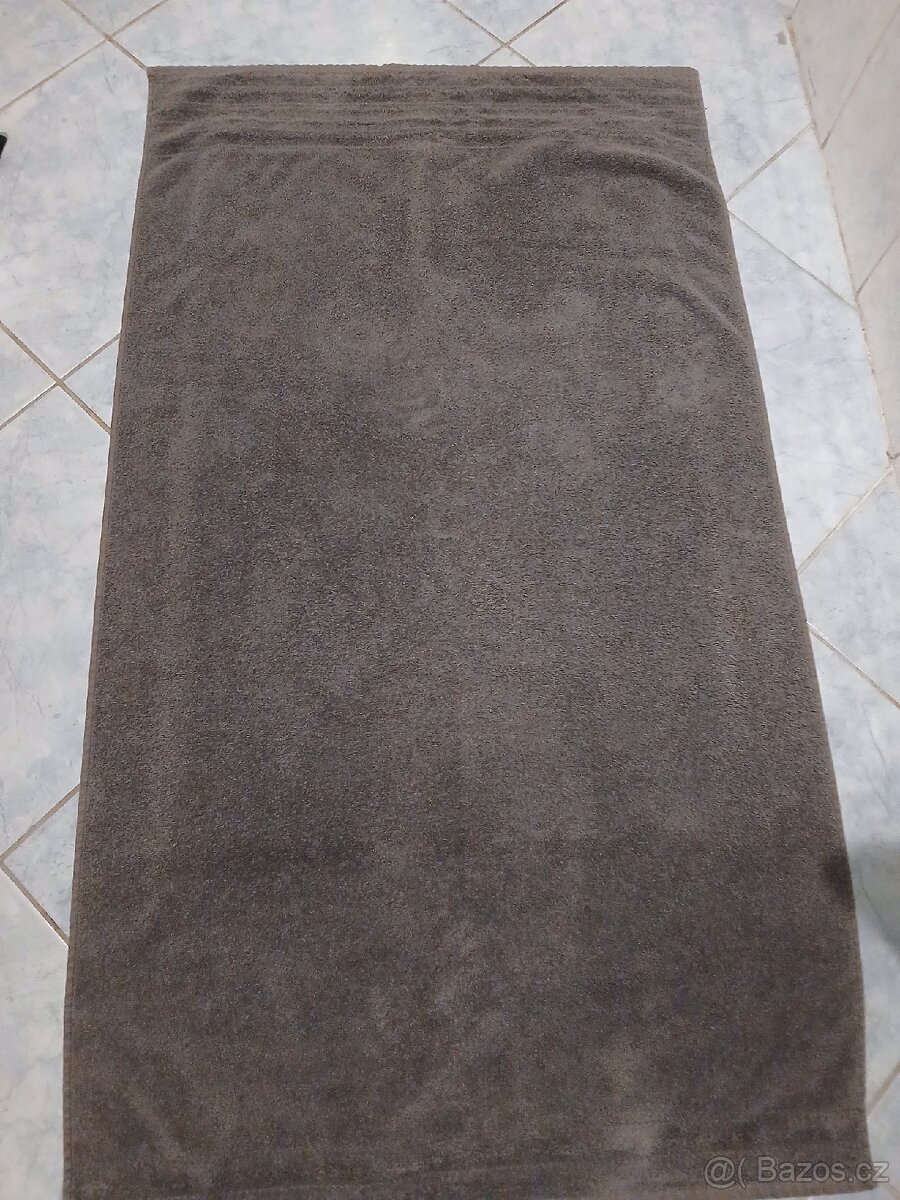 Tmavě šedá osuška - 2
