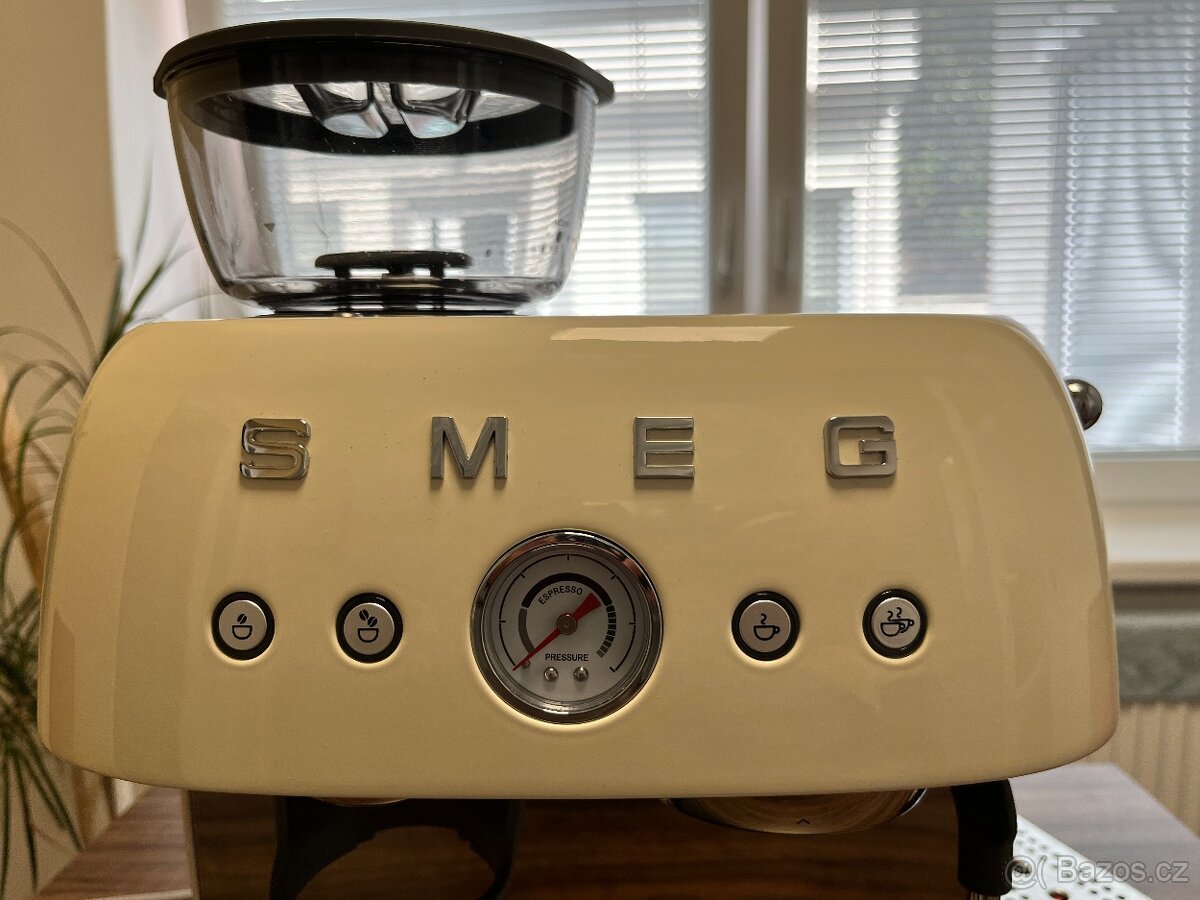 Kávovar Smeg Espresso Machine EGF03CREU - 2