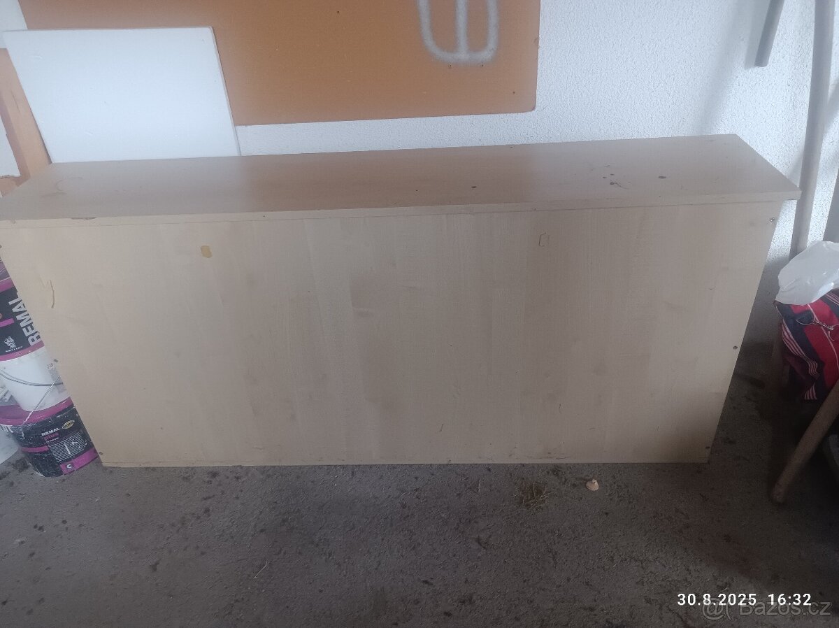 gauč, skříně atd. - 2