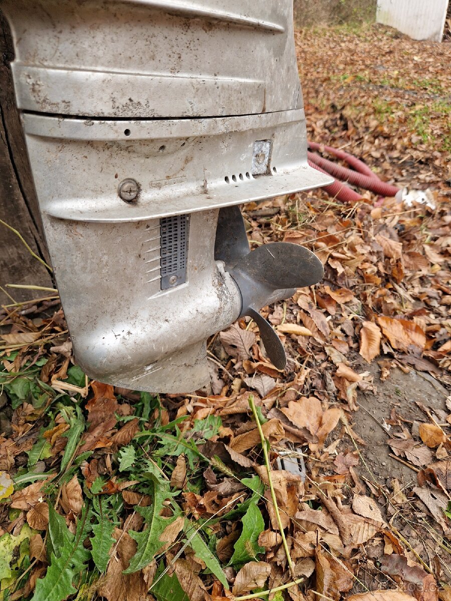 Prodám lodní motor. - 2