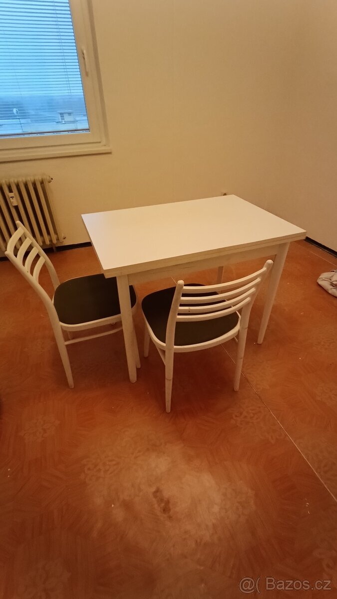 Rohová lavice + 2 židle a stůl - 2