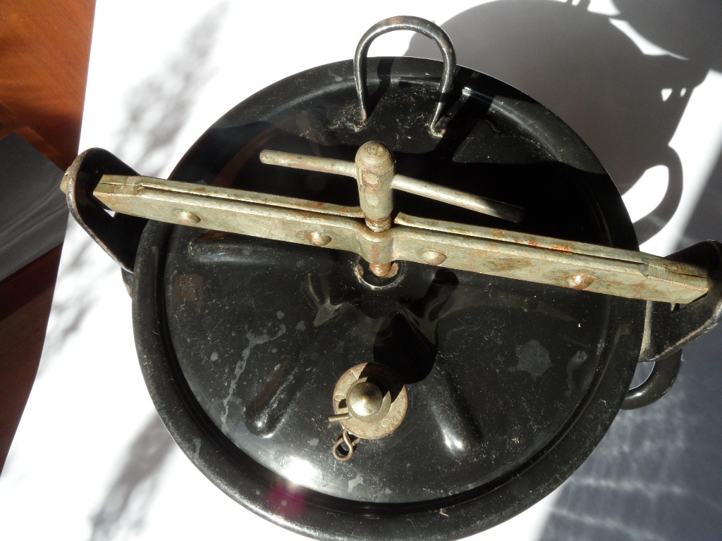 Starý smaltovaný tlakový hrnec - 2