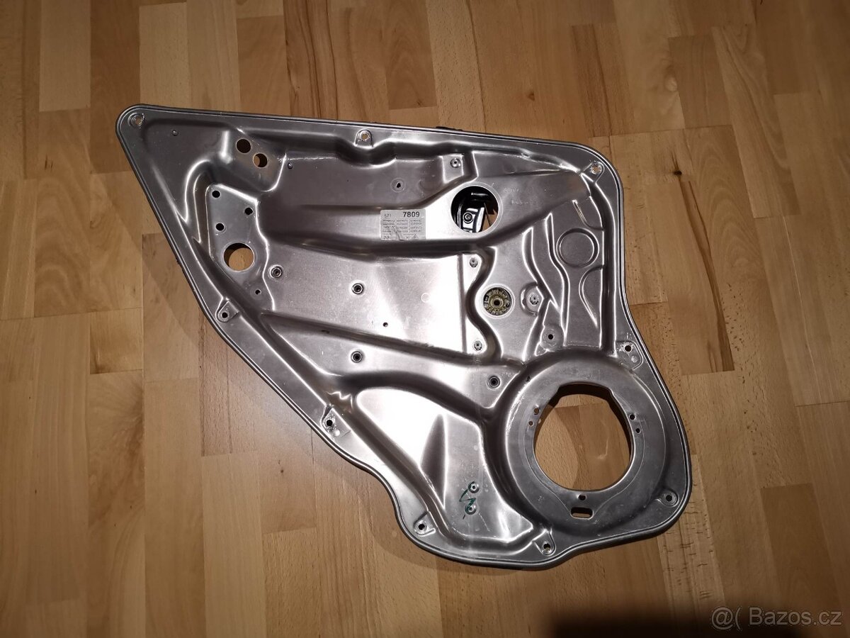 Stahovačka Mercedes Benz W204 W212 X204 - 2