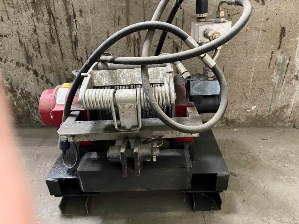 Hydraulický lanový naviják SUPER WINCH H8-G rok 2003 - 2