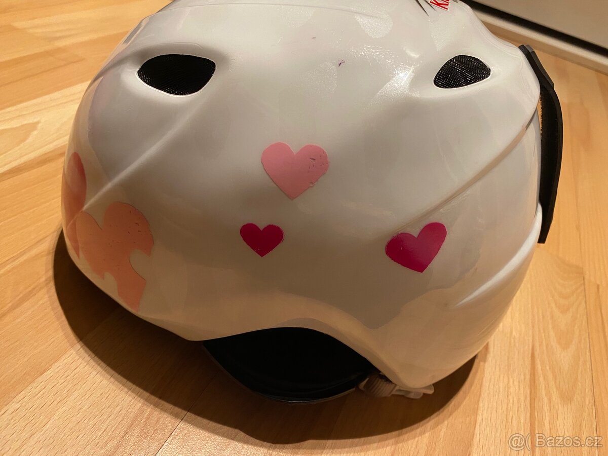 DÍVČÍ LYŽAŘSKÁ HELMA SE SRDÍČKY - 2