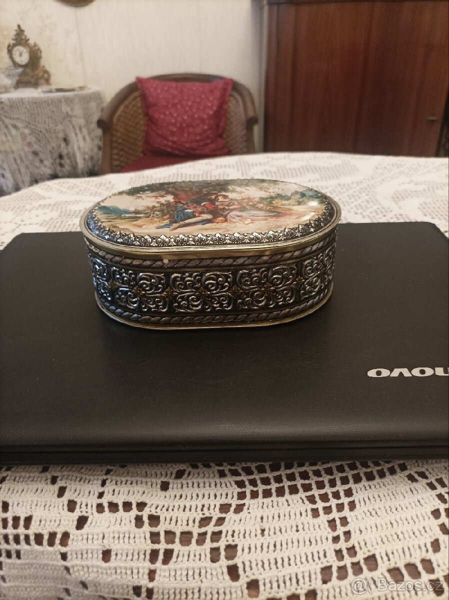 Stará plechová dóza - 2