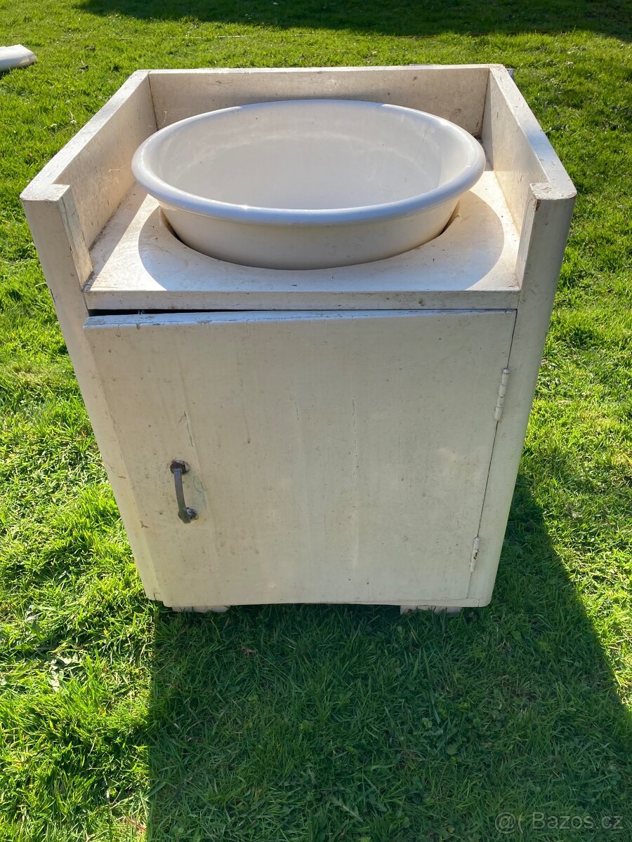 Retro umyvadlova skrinka - 2