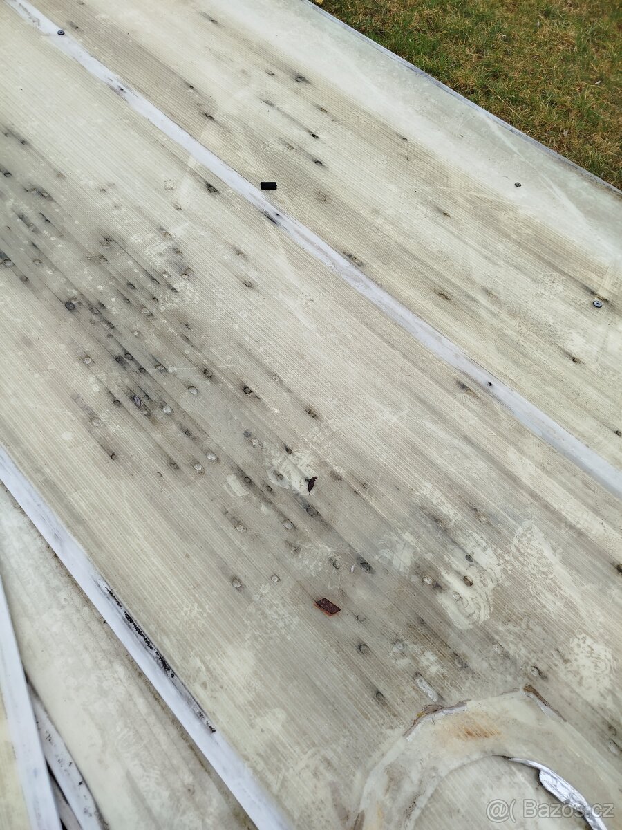 Makrolon 16mm, mléčný - 2