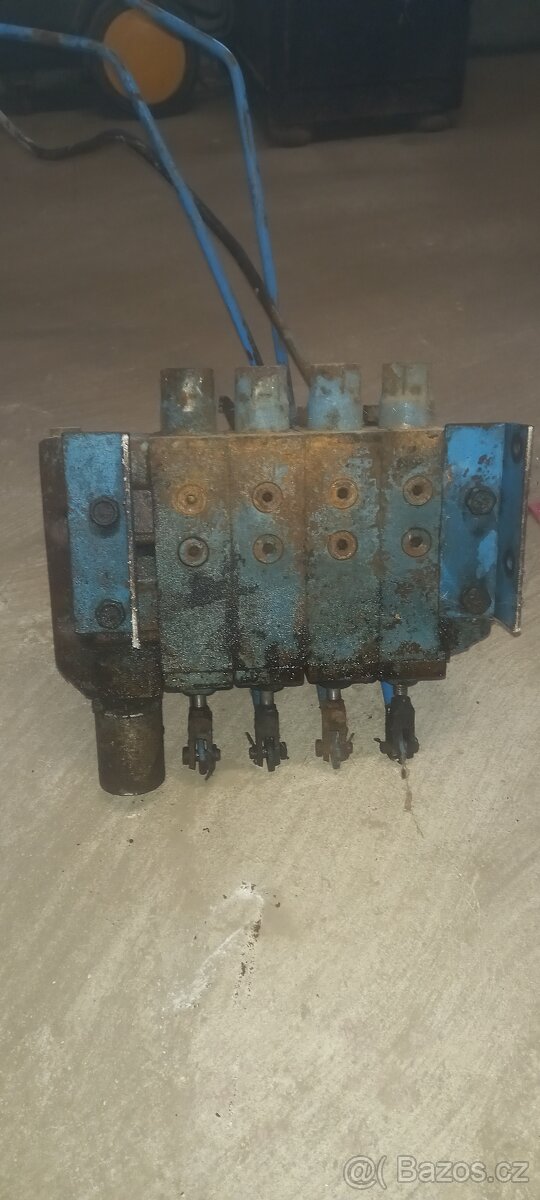 hydraulický rozvaděč 4 - 2